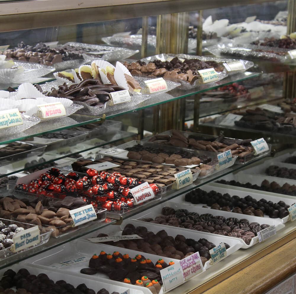 Sweet Things Candies Logo