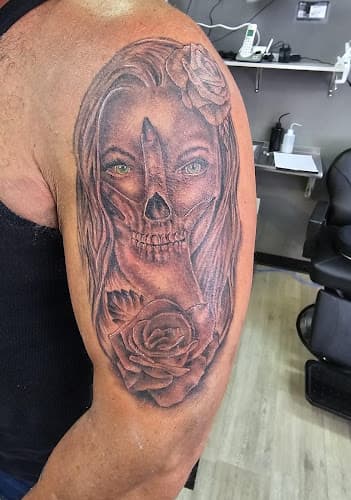 Ken's tattoo and body piercing logo