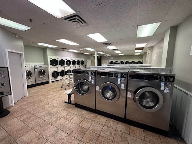 Pinnacle Laundry logo