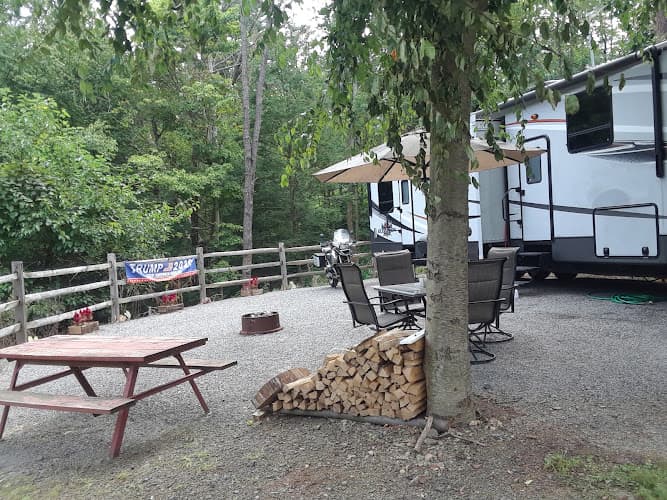 Christmas Pines Campground, LLC Logo