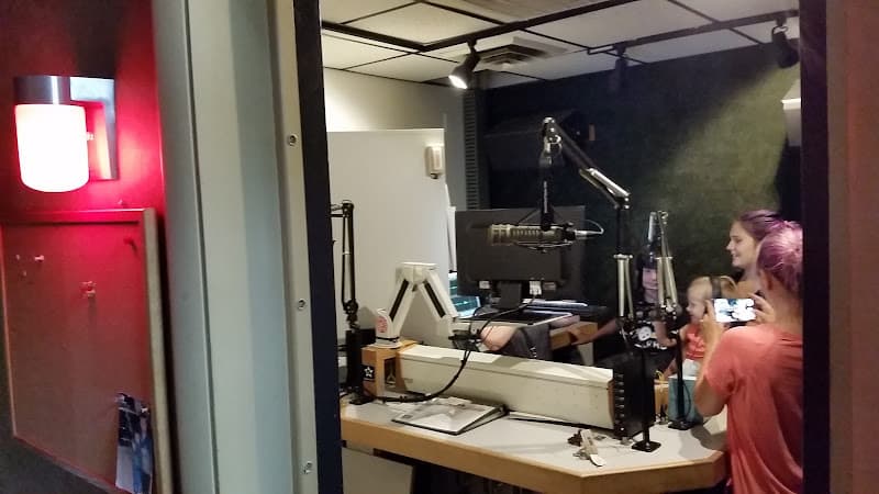 iHeartMedia Reading Logo