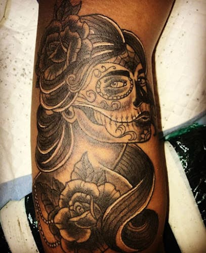 Inked In 2 Tattoo & Piercing Studio logo