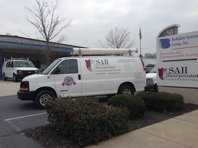 SAH Incorporated logo