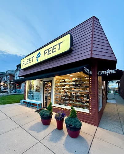 Fleet Feet West Reading logo