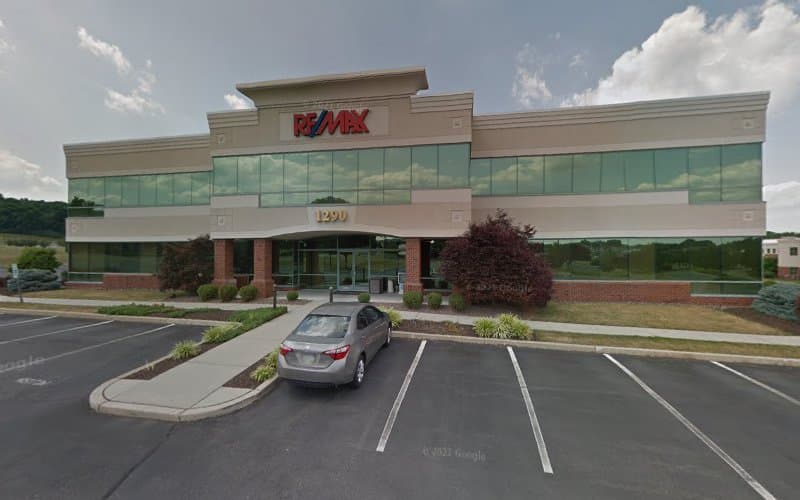 RE/MAX OF READING: Stephanie Adam