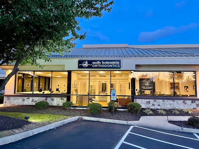 Molly Hottenstein Orthodontics logo