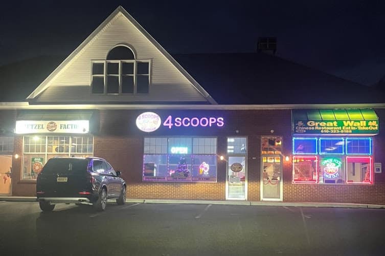 4 Scoops Ice Cream logo