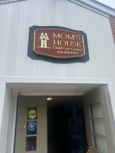 Mom's House logo