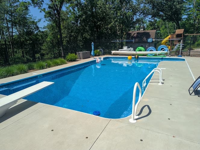 Fox Pool & Spa Services Logo