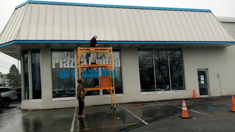 Lamar's Fresh Start Cleaning logo