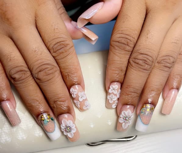 Ea Nails logo