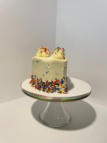 Sturdy Bird Cakery logo
