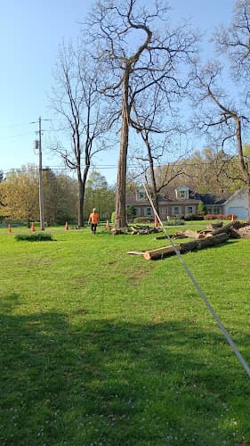 J&R handyman and landscaping logo