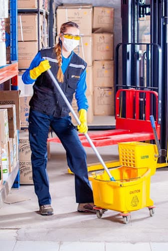 WELOVE CLEANING SOLUTIONS logo