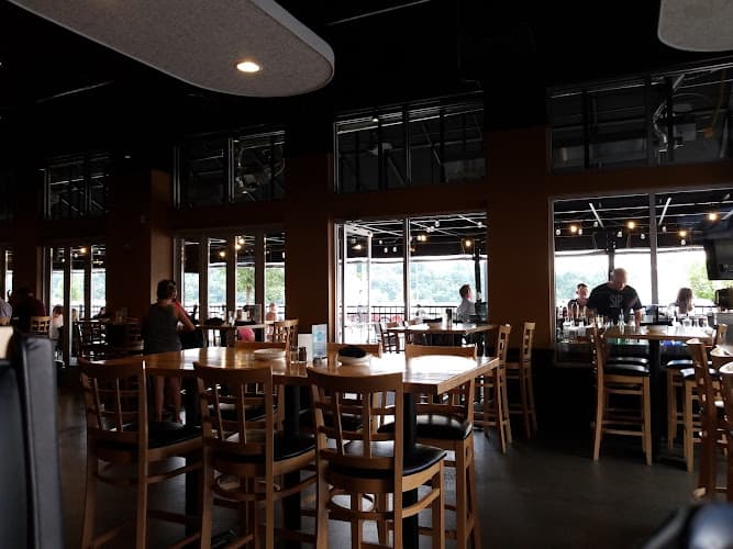 Walnut Grill - Robinson logo