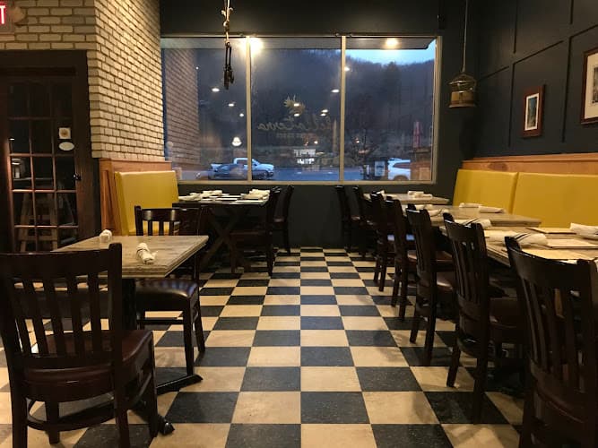 Della Terra | Italian Bistro logo