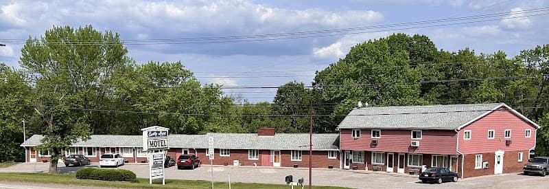 Country Manor Motel logo