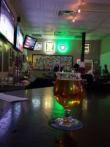 3 Rivers 6 Pack & Eatery logo