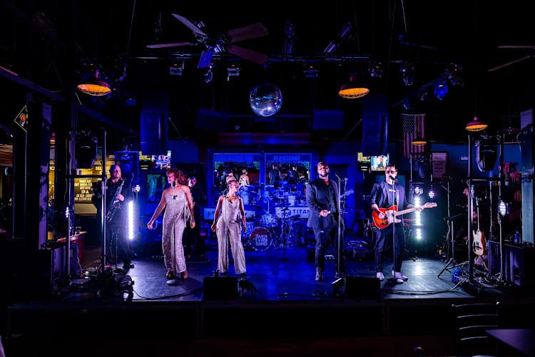 Howl at the Moon Pittsburgh logo