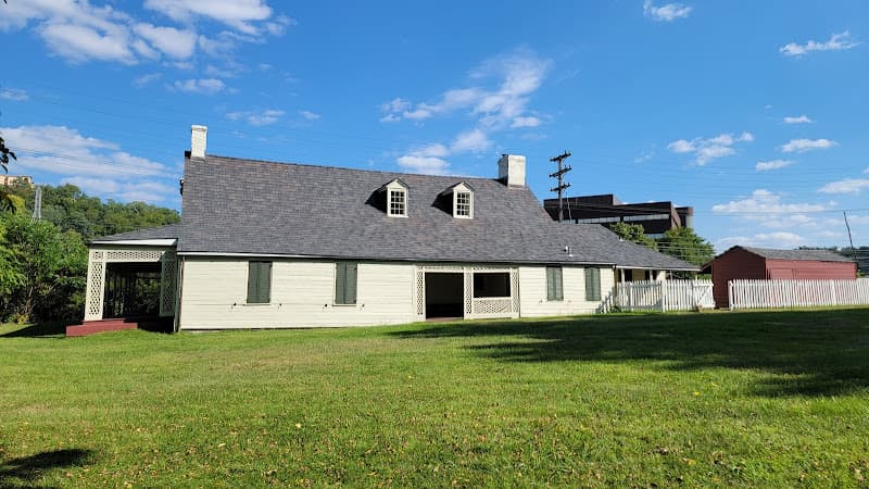 Woodville Experience logo