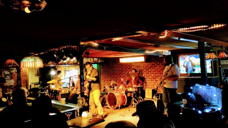 John & Peter's Place logo