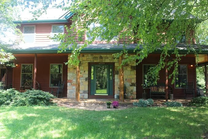 Rustic Dreams Bed and Breakfast logo