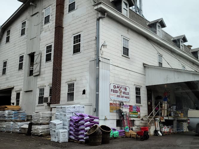 Davis Feed of Bucks County logo
