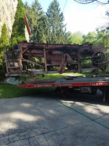 Meadowbrook Farm logo