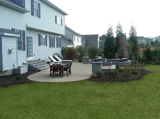 Woodland Landscapes, LLC logo