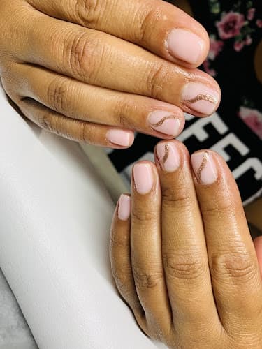 Glitz Nails Studio logo