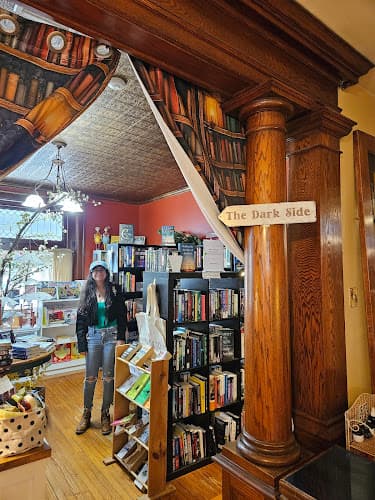 Medina Books and Coffee logo