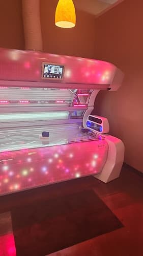 Salon Bronze Tan logo