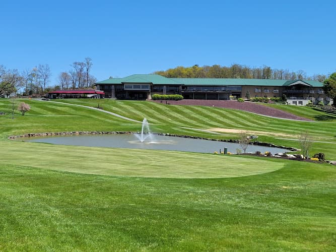 Woodstone Country Club and Lodge logo