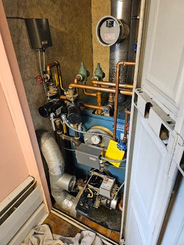 Freed's Plumbing and Heating logo