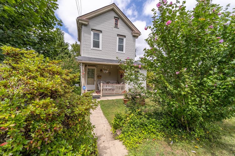 The Bella Victoria Bed And Breakfast logo