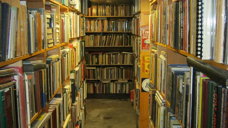 Saucony Book Shop logo