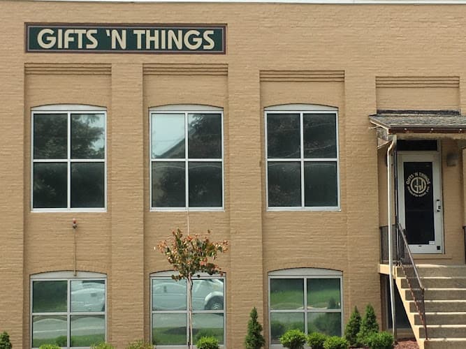 Gifts 'N Things - Lil' Shopper's Shoppe Logo