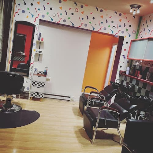 The Last HairBender Salon logo