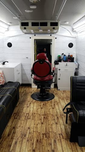 Barbershop-on-wheel17 logo