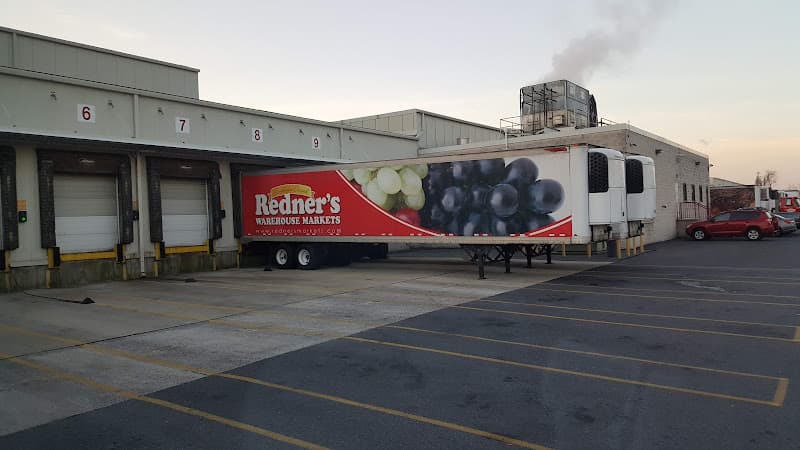 Redner's Logo