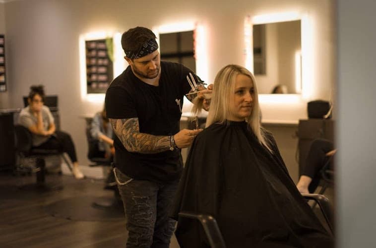 Red Horse Hair Studio
