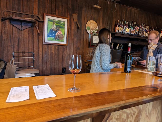 Deerfoot Vineyards and Winery Logo