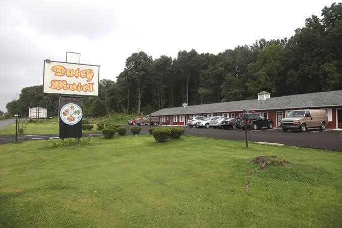 Dutch Motel Shartlesville logo