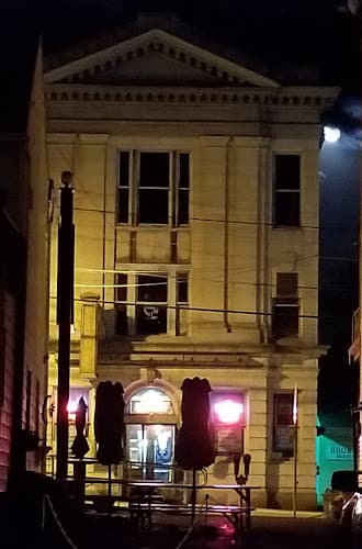 Uptown Tavern logo