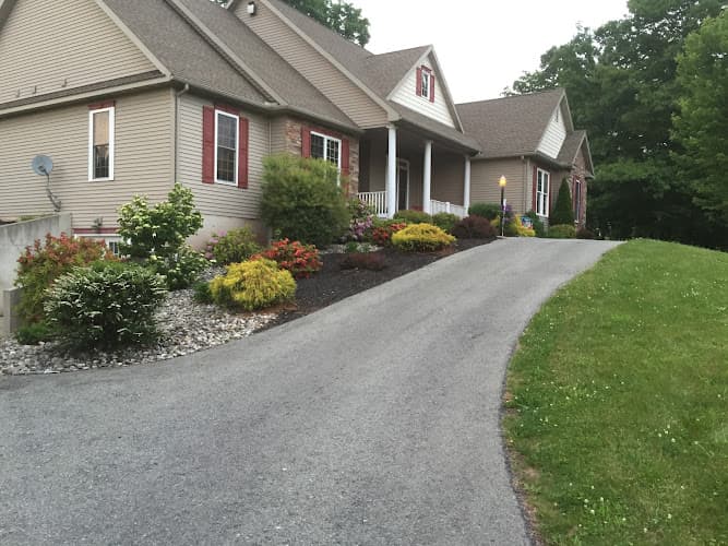 Yeager landscaping LLC logo