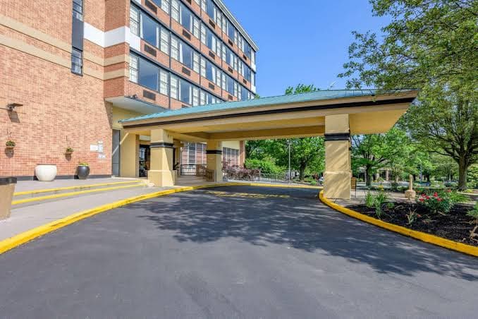 Days Inn & Suites by Wyndham Lebanon PA logo