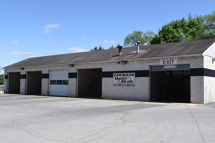 Finish Line Car Wash logo