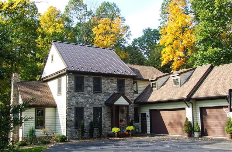 Forest Hill Inn logo