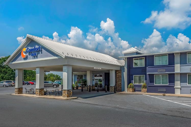 Comfort Inn Lancaster County North logo