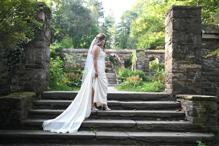 Delicate Portraits Photography logo